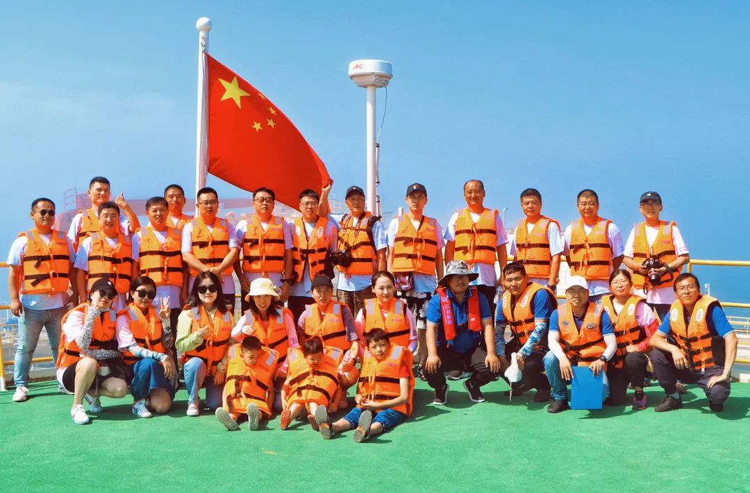經海漁業特邀齊魯壹點粉絲體驗“經海001號”深遠海智能網箱平臺
